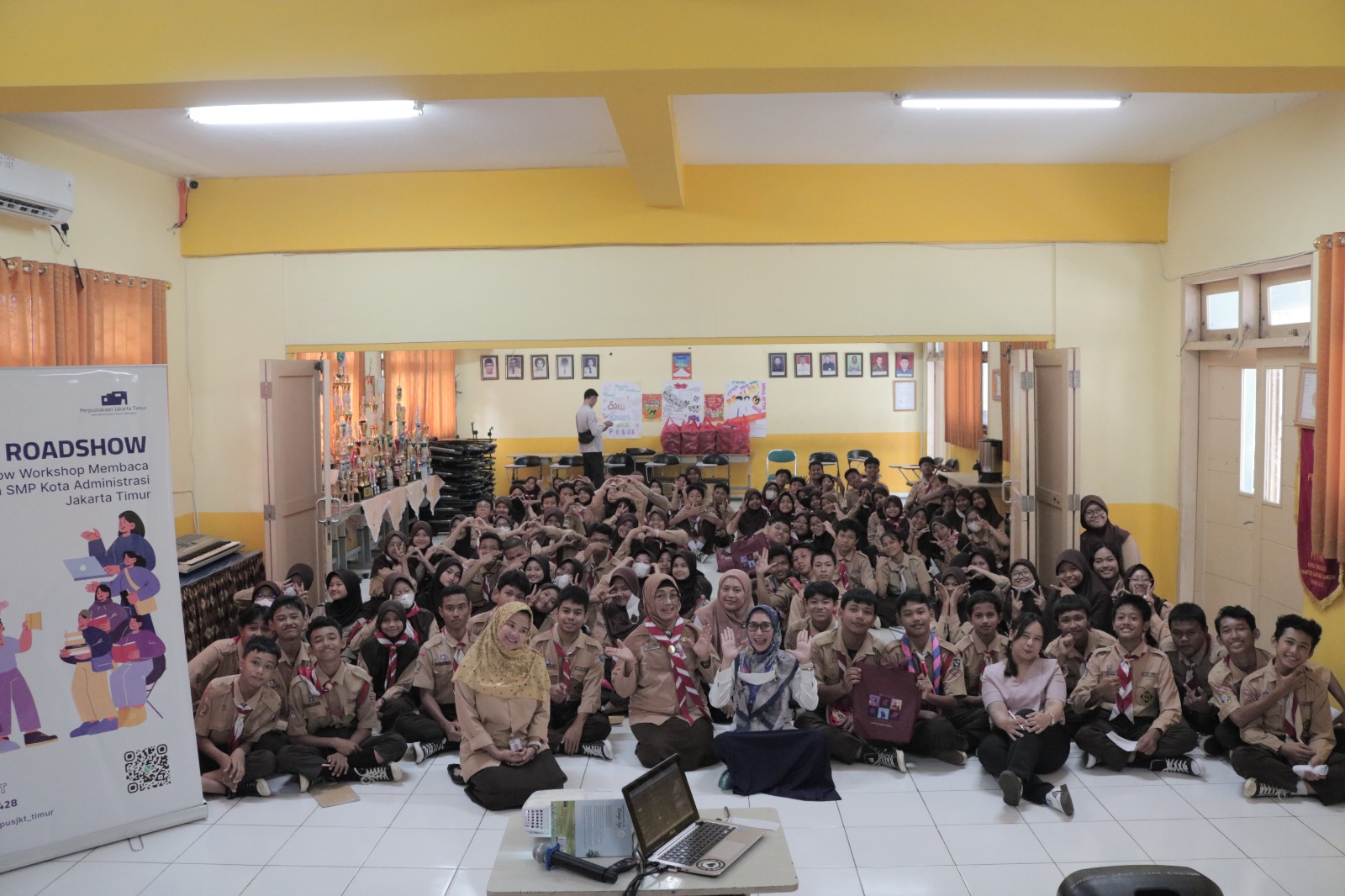 Roadshow Workshop Membaca Di SMP Negeri 172 Jakarta